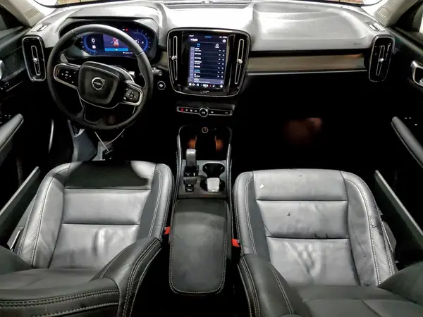 YV4L12UJ8S2604456 2025 VOLVO XC40 - Image 8