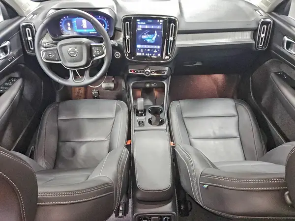 YV4L12UJ8S2607387 2025 VOLVO XC40 - Image 8