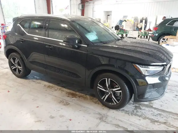 YV4L12UJ9S2544719 2025 VOLVO XC40 - Image 1