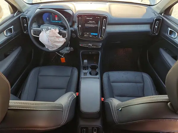 YV4L12UJ9S2565280 2025 VOLVO XC40 - Image 8