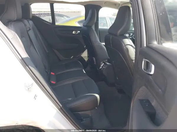 YV4L12UJ9S2568986 2025 VOLVO XC40 - Image 8