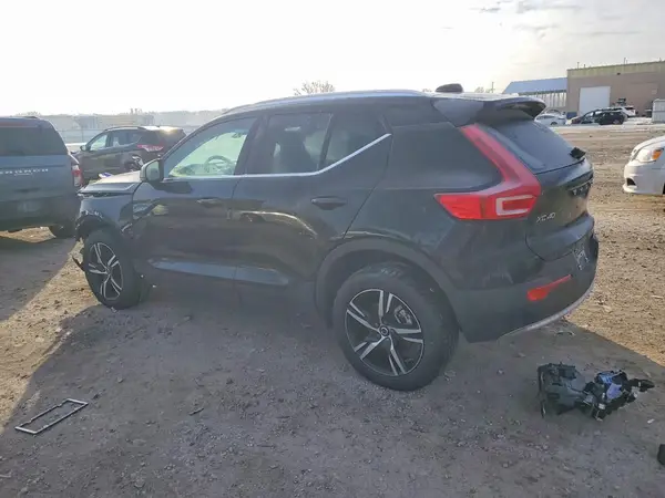 YV4L12UJ9S2577638 2025 VOLVO XC40 - Image 2