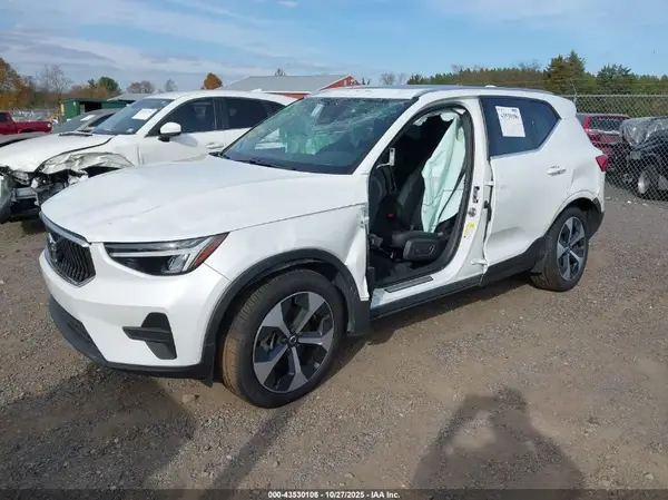 YV4L12UJ9S2603509 2025 VOLVO XC40 - Image 2