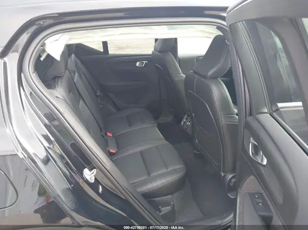 YV4L12UJXS2466208 2025 VOLVO XC40 - Image 8