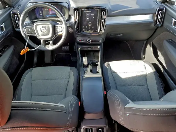 YV4L12UJXS2473823 2025 VOLVO XC40 - Image 8