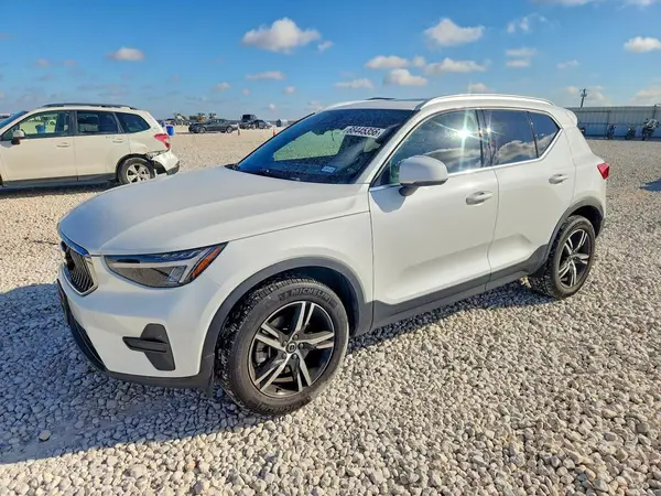 YV4L12UJXS2474793 2025 VOLVO XC40 - Image 1