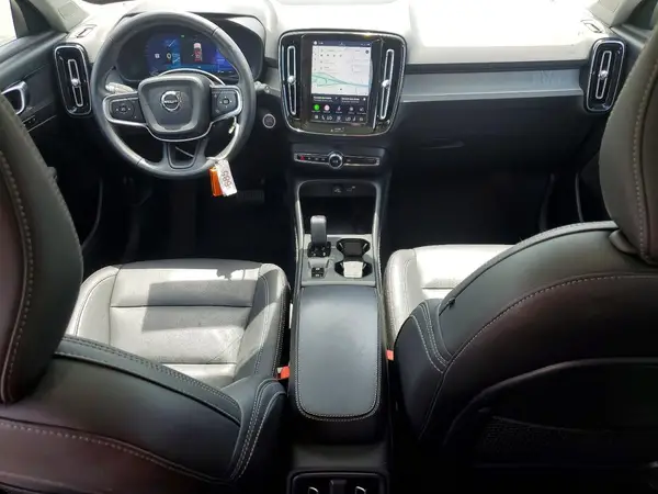 YV4L12UJXS2552652 2025 VOLVO XC40 - Image 8