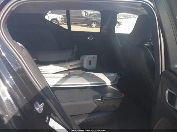 YV4L12UJXS2557950 2025 VOLVO XC40 - Image 8