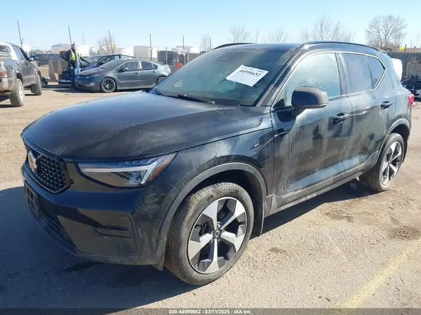 YV4L12UK0R2231545 2024 VOLVO XC40 - Image 2