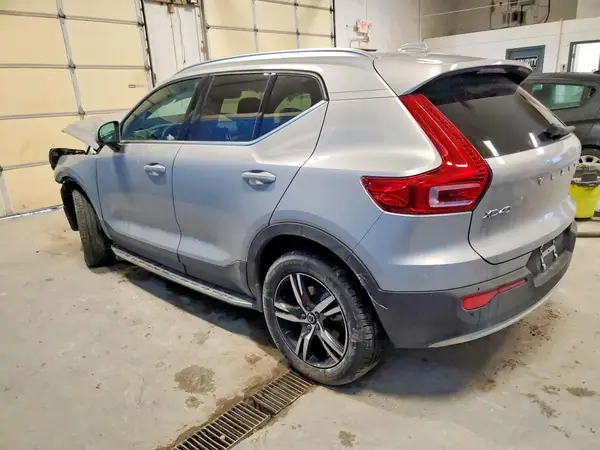 YV4L12UK0R2265145 2024 VOLVO XC40 - Image 2