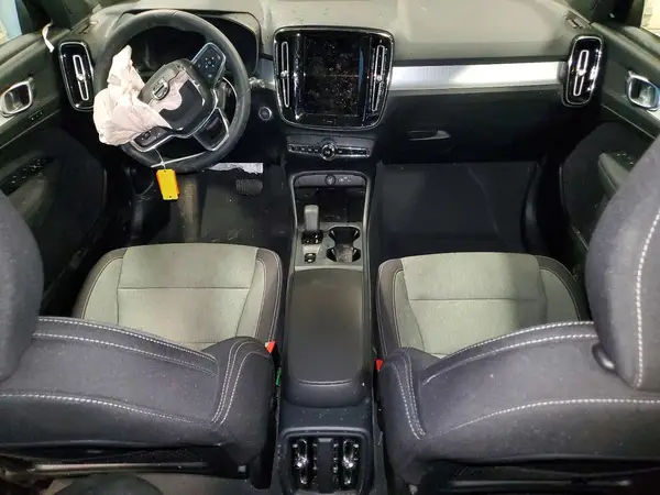 YV4L12UK0R2265145 2024 VOLVO XC40 - Image 8
