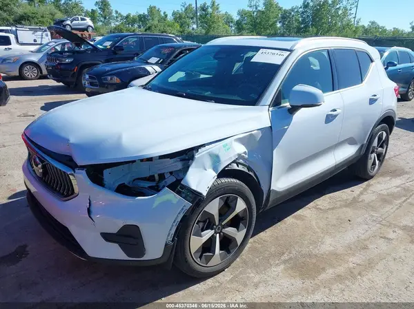 YV4L12UK0R2311735 2024 VOLVO XC40 - Image 2