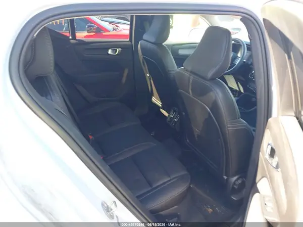 YV4L12UK0R2311735 2024 VOLVO XC40 - Image 8