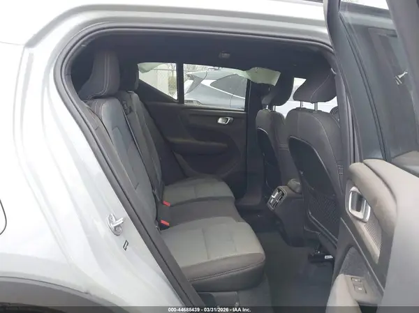 YV4L12UK0R2335565 2024 VOLVO XC40 - Image 8
