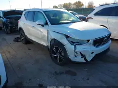 YV4L12UK0R2341561 2024 VOLVO XC40