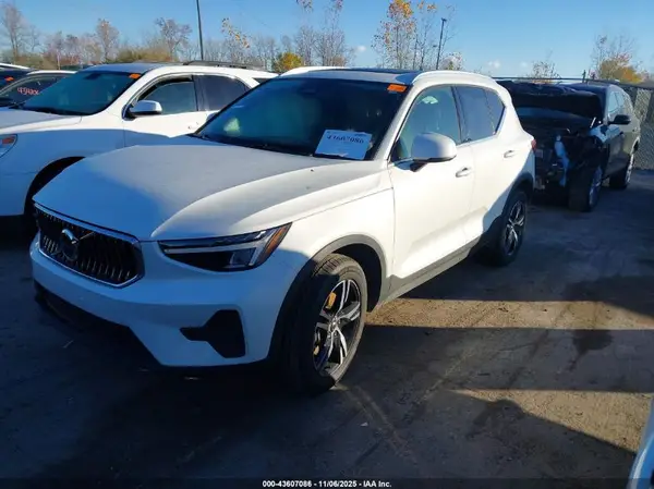 YV4L12UK0R2341561 2024 VOLVO XC40 - Image 2