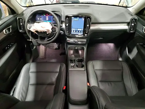 YV4L12UK0T2716467 2026 VOLVO XC40 - Image 8
