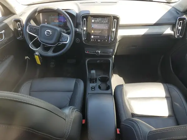 YV4L12UK1R2202815 2024 VOLVO XC40 - Image 8