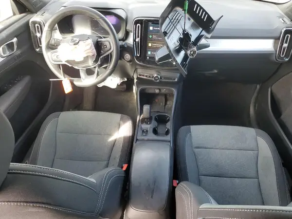 YV4L12UK1R2206170 2024 VOLVO XC40 - Image 8