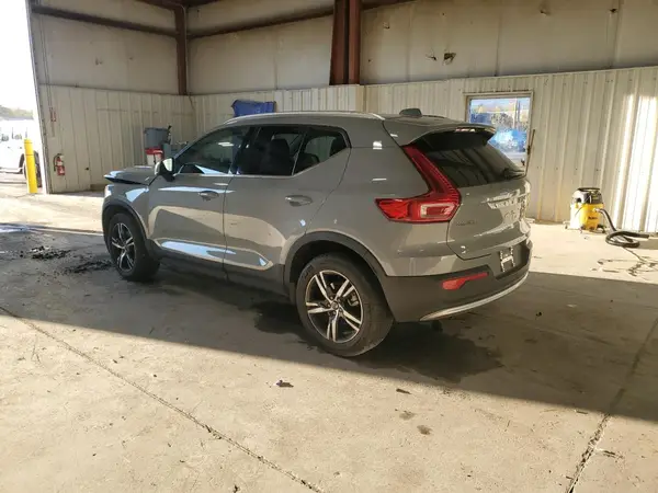 YV4L12UK1R2284609 2024 VOLVO XC40 - Image 2