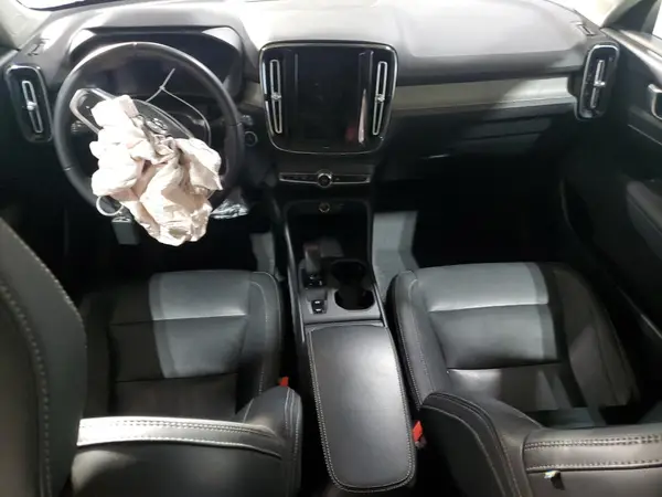 YV4L12UK1R2284609 2024 VOLVO XC40 - Image 8
