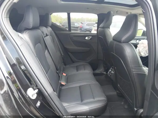 YV4L12UK1R2311095 2024 VOLVO XC40 - Image 8