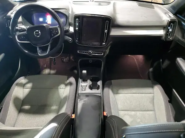 YV4L12UK1R2334585 2024 VOLVO XC40 - Image 8