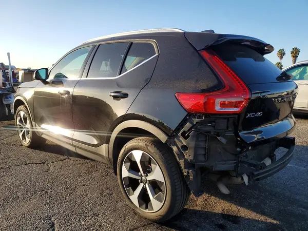 YV4L12UK1R2360829 2024 VOLVO XC40 - Image 2
