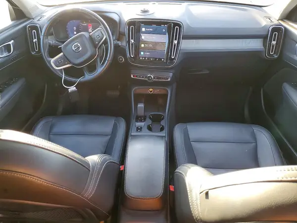 YV4L12UK1R2360829 2024 VOLVO XC40 - Image 8