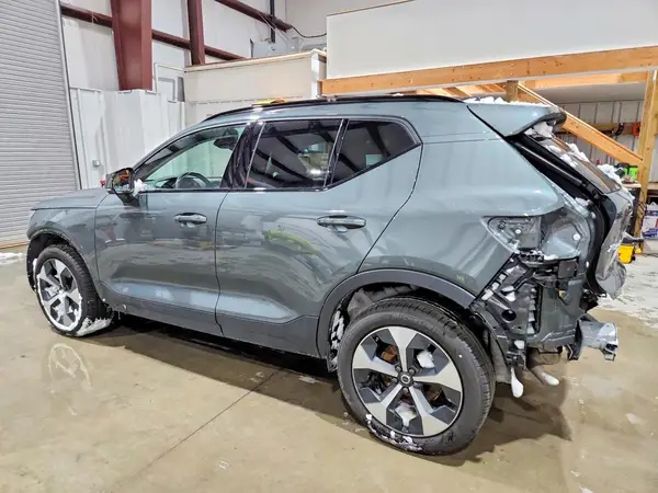 YV4L12UK1T2740132 2026 VOLVO XC40 - Image 2