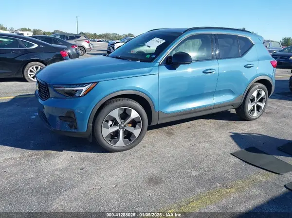 YV4L12UK2R2203018 2024 VOLVO XC40 - Image 2