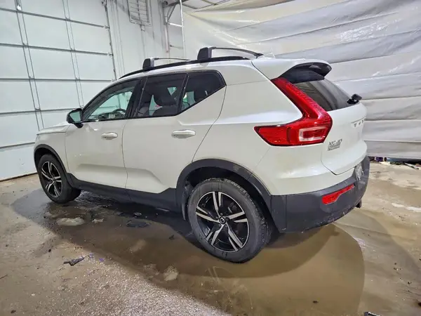 YV4L12UK2R2238464 2024 VOLVO XC40 - Image 2