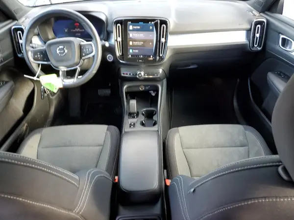 YV4L12UK2R2336331 2024 VOLVO XC40 - Image 8