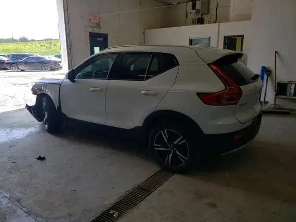 YV4L12UK3P2959552 2023 VOLVO XC40 - Image 2