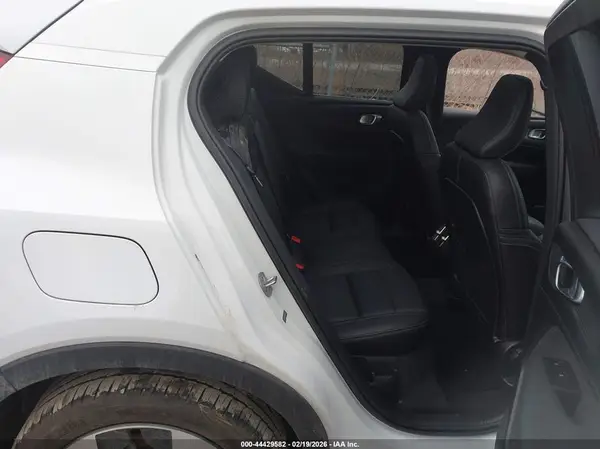 YV4L12UK3R2222855 2024 VOLVO XC40 - Image 8