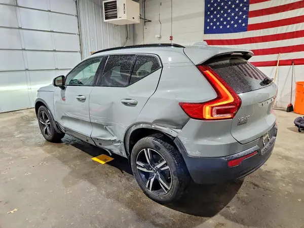 YV4L12UK3R2238022 2024 VOLVO XC40 - Image 2