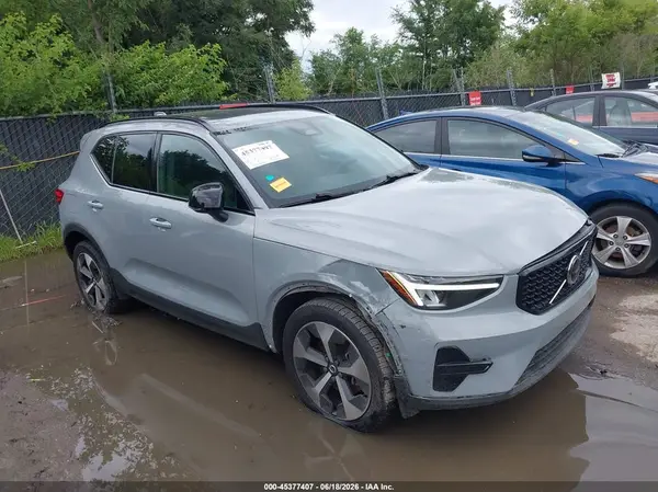 YV4L12UK3R2287818 2024 VOLVO XC40 - Image 1