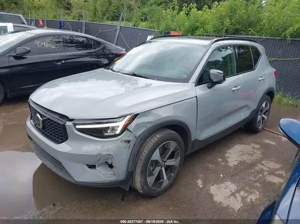 YV4L12UK3R2287818 2024 VOLVO XC40 - Image 2
