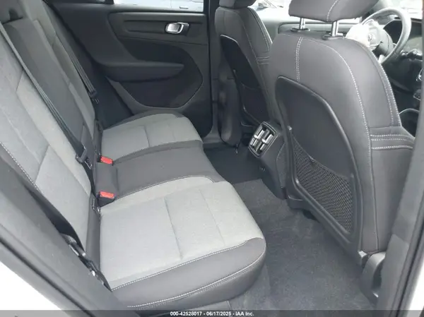 YV4L12UK3R2341795 2024 VOLVO XC40 - Image 8