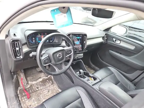 YV4L12UK4P2064314 2023 VOLVO XC40 - Image 8