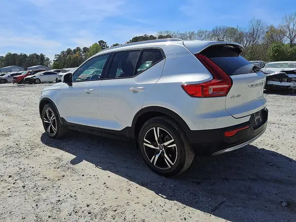 YV4L12UK4P2967644 2023 VOLVO XC40 - Image 2