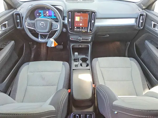 YV4L12UK4P2967644 2023 VOLVO XC40 - Image 8