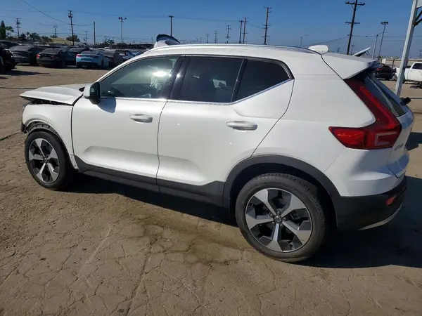 YV4L12UK4R2202338 2024 VOLVO XC40 - Image 2