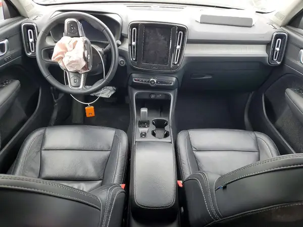 YV4L12UK4R2202338 2024 VOLVO XC40 - Image 8