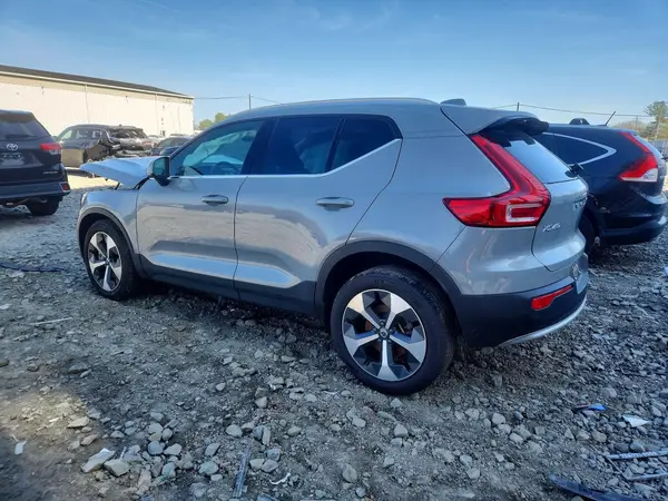 YV4L12UK4R2211881 2024 VOLVO XC40 - Image 2