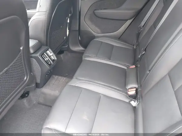 YV4L12UK4R2236974 2024 VOLVO XC40 - Image 8