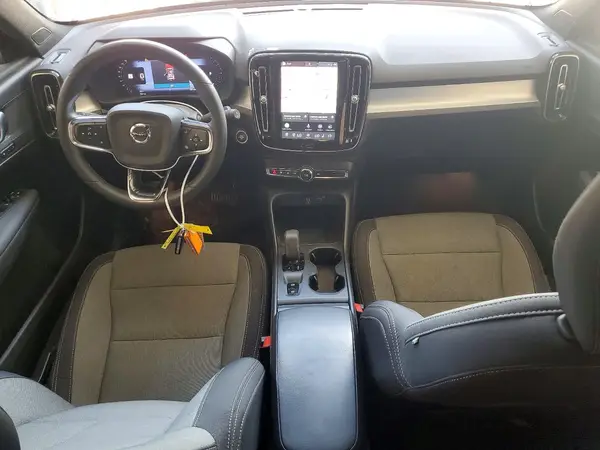 YV4L12UK4R2264855 2024 VOLVO XC40 - Image 8