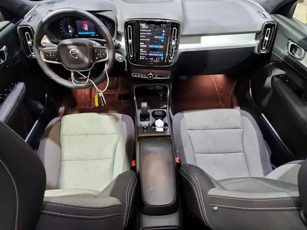 YV4L12UK4R2331163 2024 VOLVO XC40 - Image 8