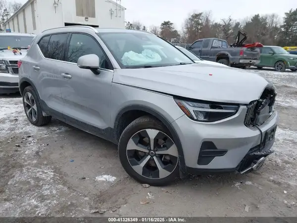 YV4L12UK5R2208696 2024 VOLVO XC40 - Image 1