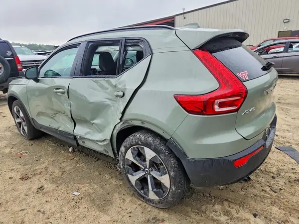 YV4L12UK5R2215860 2024 VOLVO XC40 - Image 2